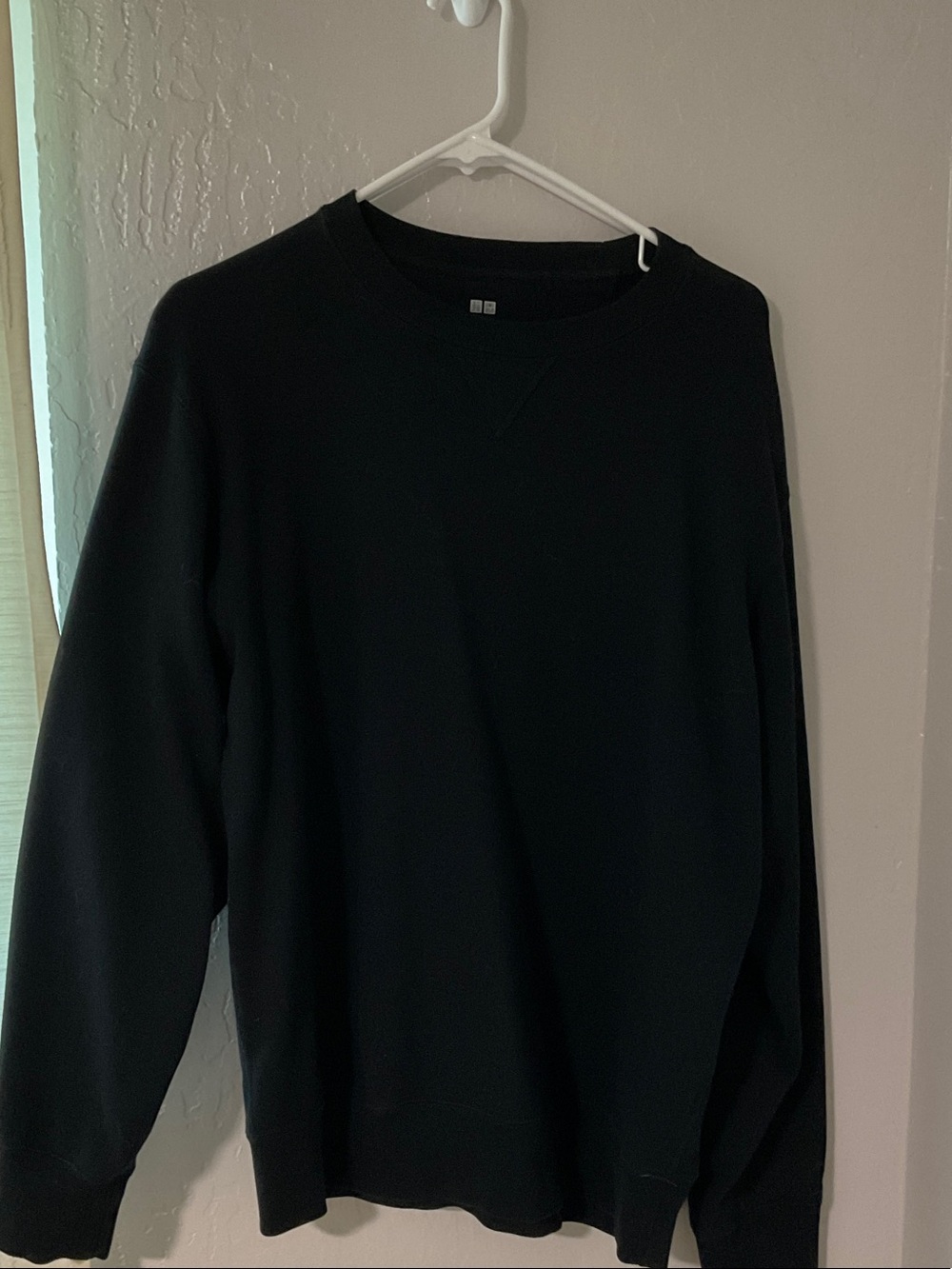 Uniqlo Men's Black Crewneck Pullover